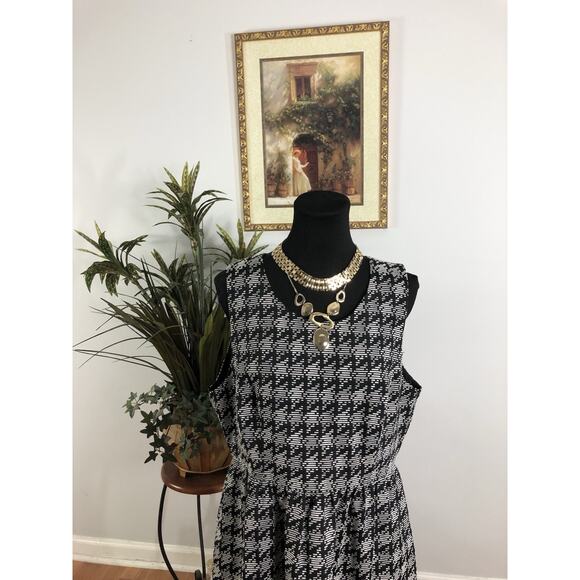 Crown & Ivy Woman Dress 14 Sleeveless Boho Fairy Core Dark Academia Pleated Zip - Picture 2 of 9